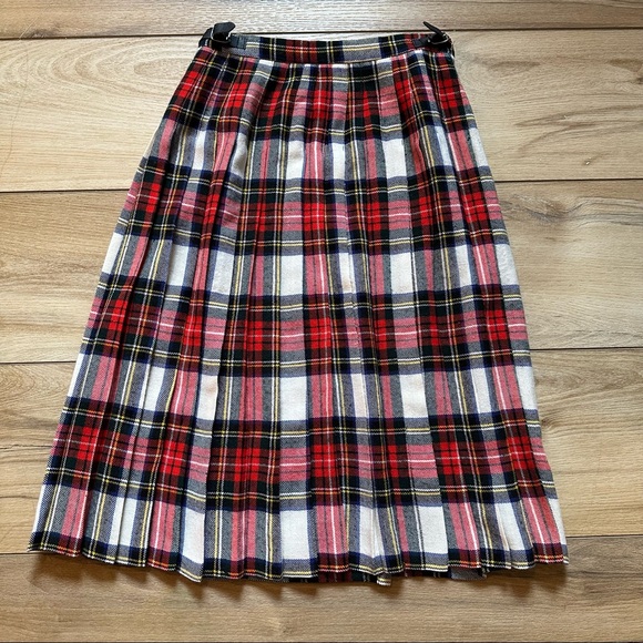 Gorgeous wool plaid skirt by The Edinburgh Woollen Mill - Picture 6 of 9